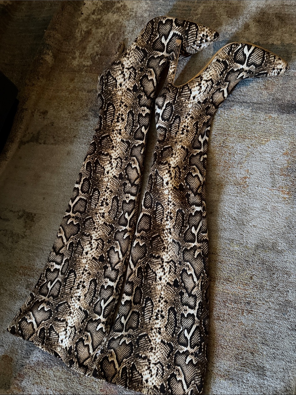 Python-Pattern Reptile Habitat Hide - Brown/Tan